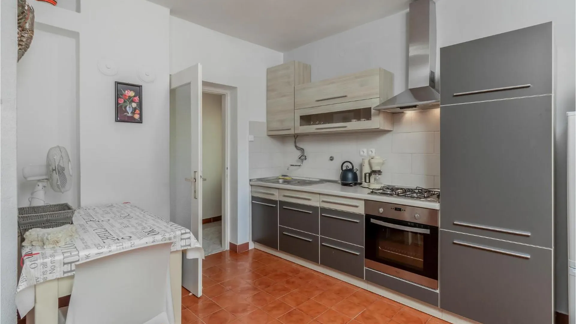 Nyaraló 5 Bedroom Awesome Home In Povile