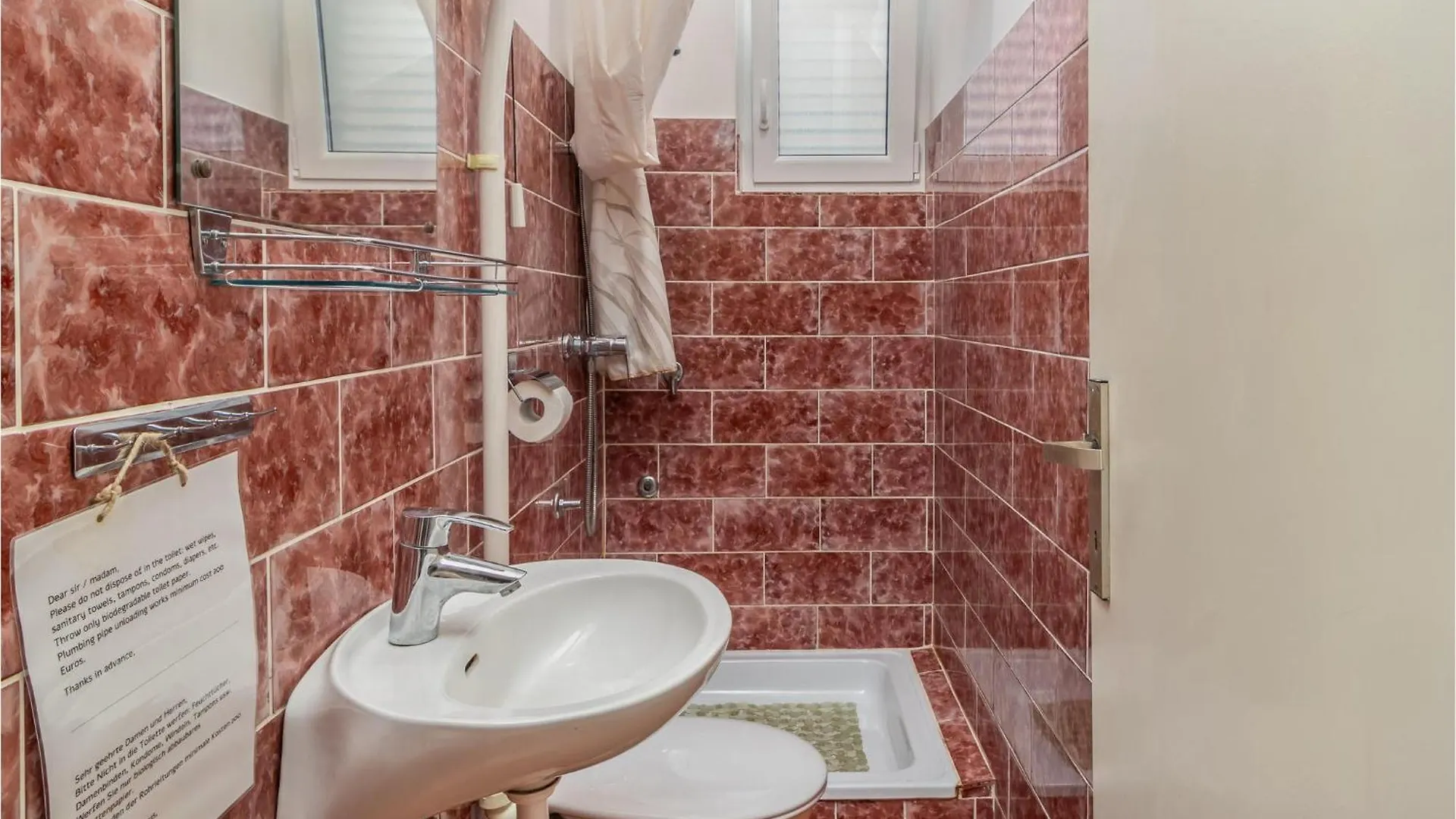 5 Bedroom Awesome Home In Povile 0*,