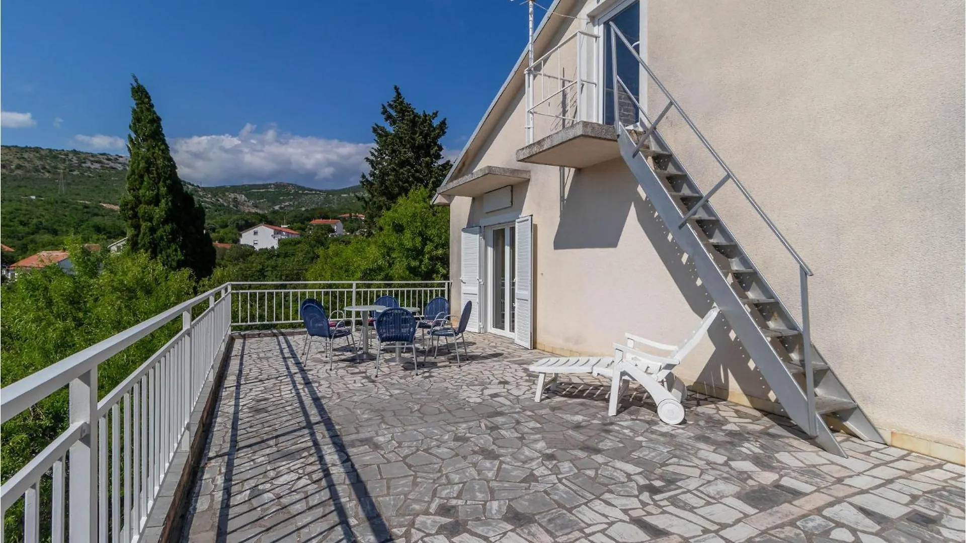 5 Bedroom Awesome Home In Povile