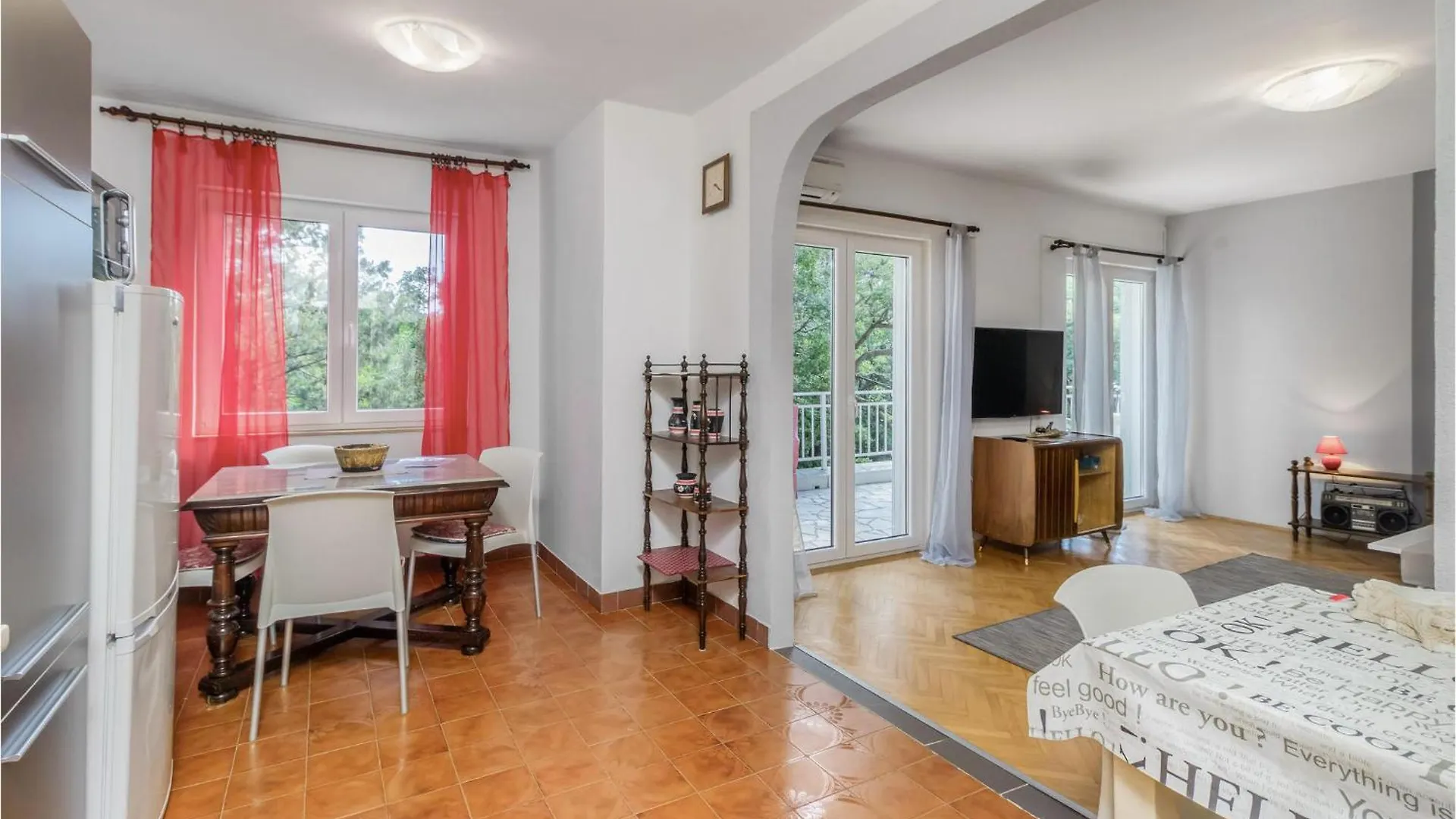 5 Bedroom Awesome Home In Povile 0*,