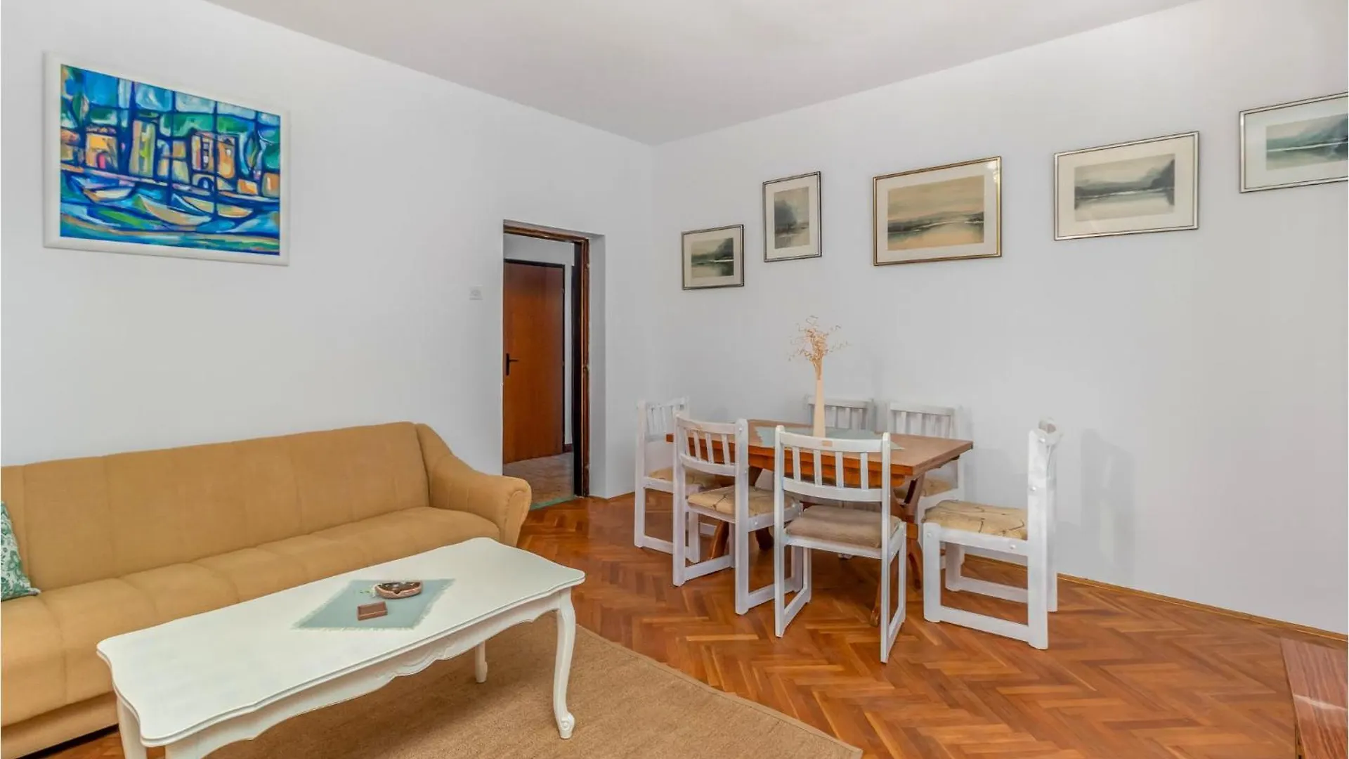 5 Bedroom Awesome Home In Povile 0*,